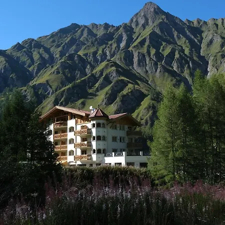 호텔 Chasa Castello Relax & 4*