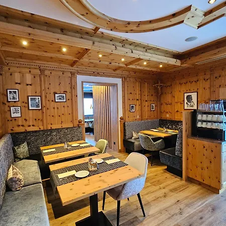 호텔 Chasa Castello Relax &