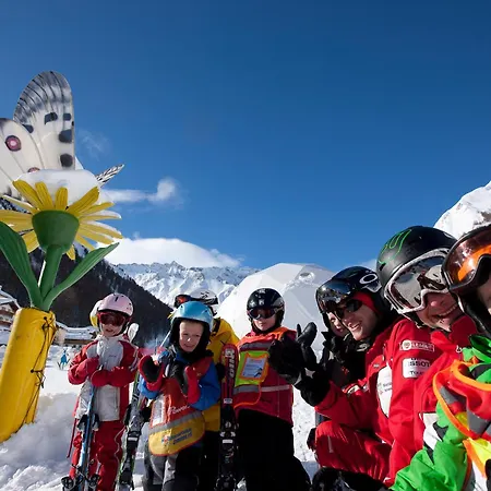 Chasa Castello Relax & 삼나운