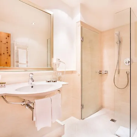 מלון Chasa Castello Relax & 4*