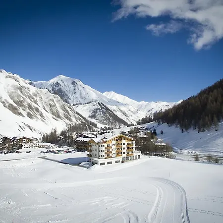 Chasa Castello Relax & 호텔 4*