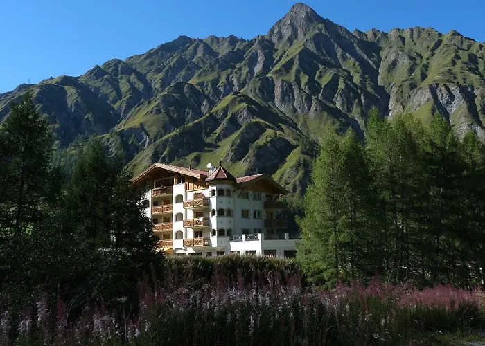 فندق Chasa Castello Relax & 4*