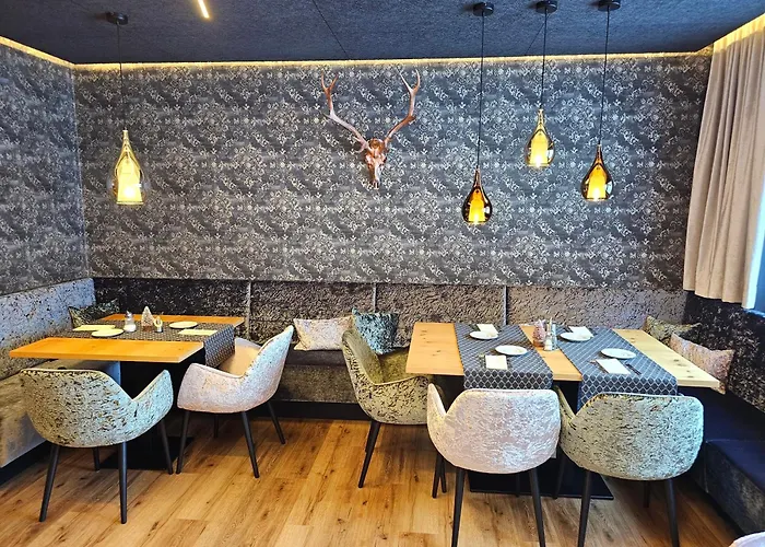 Chasa Castello Relax & فندق