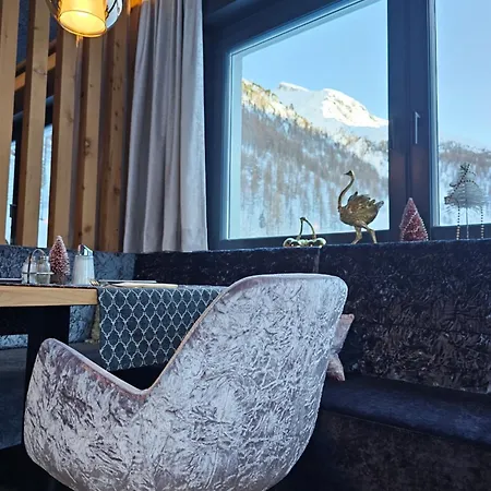 Chasa Castello Relax & فندق